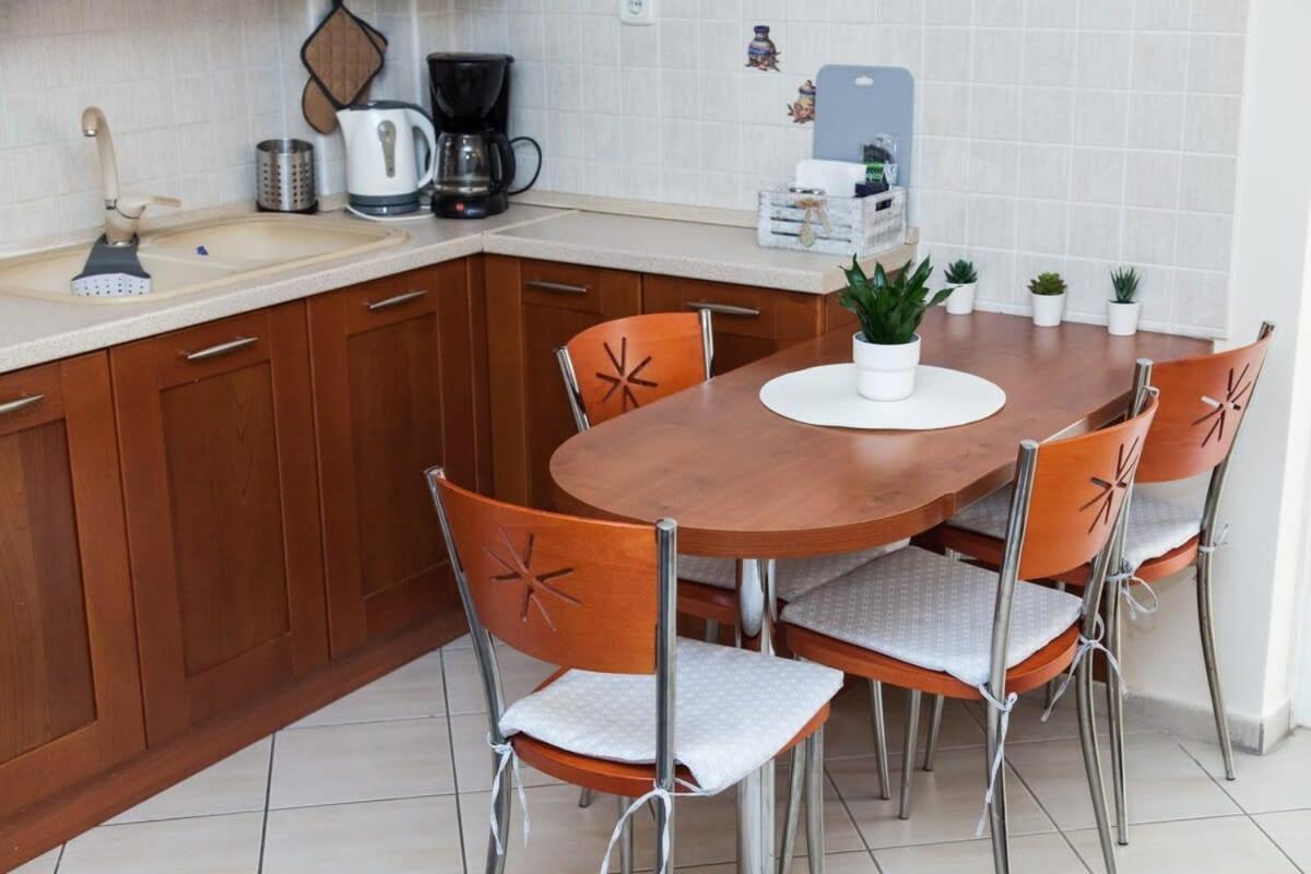 Lovely Apt In Peristeri Athena Bagian luar foto
