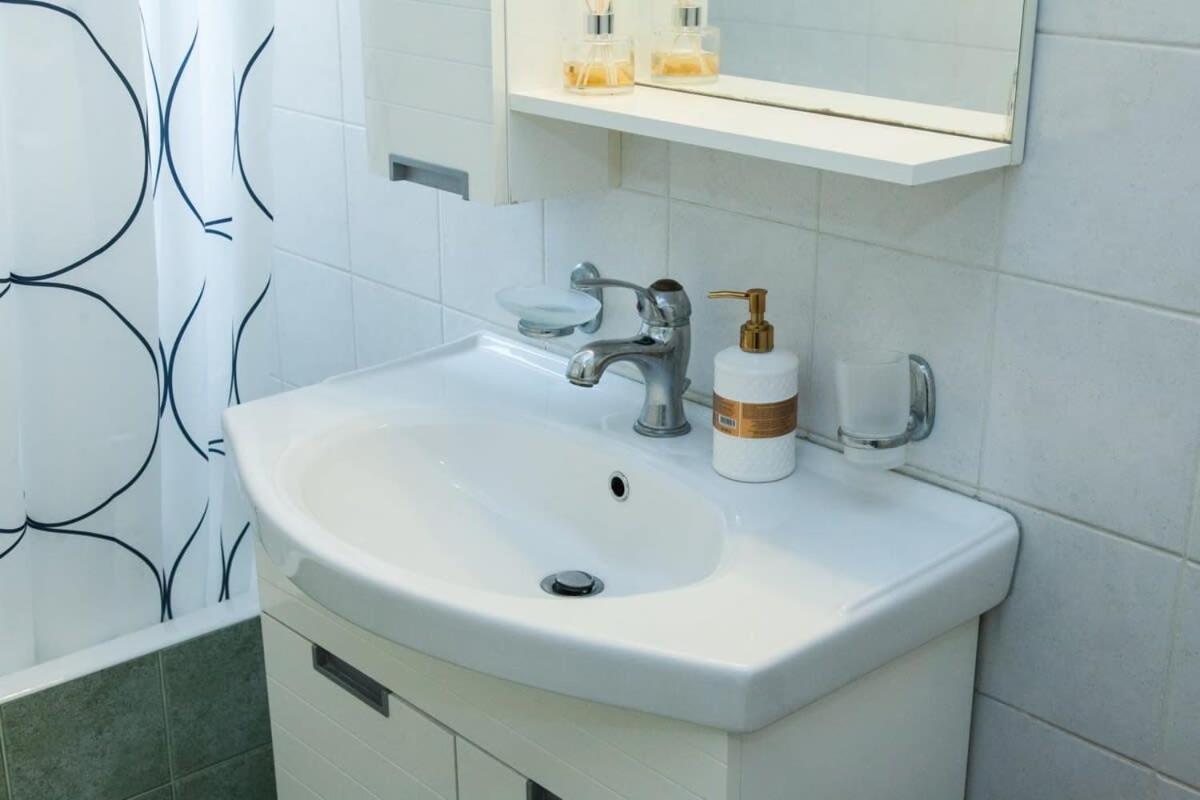 Lovely Apt In Peristeri Athena Bagian luar foto