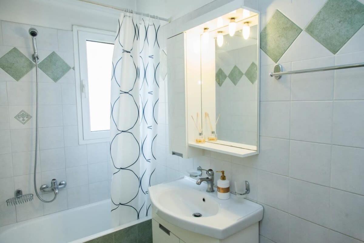 Lovely Apt In Peristeri Athena Bagian luar foto