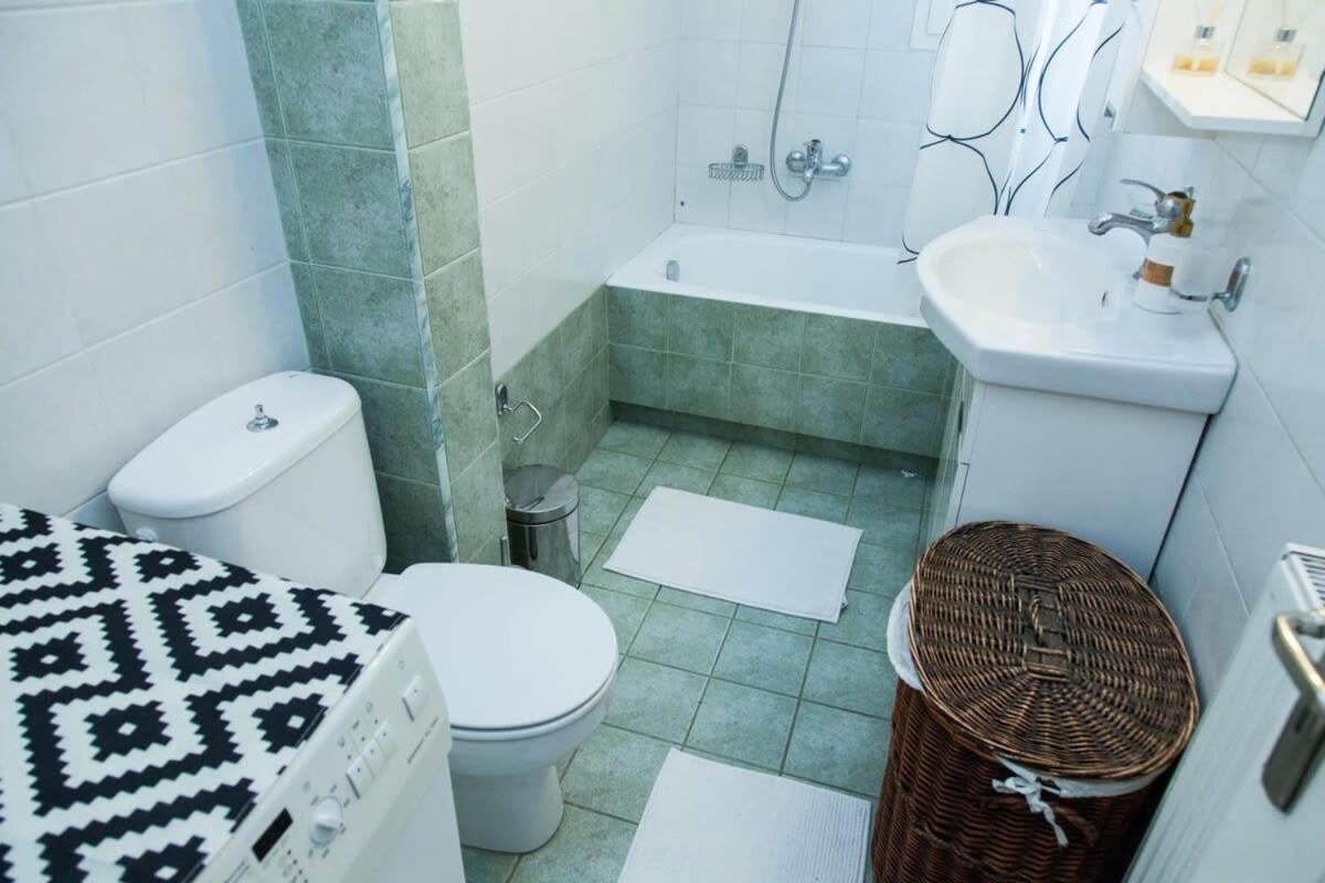 Lovely Apt In Peristeri Athena Bagian luar foto
